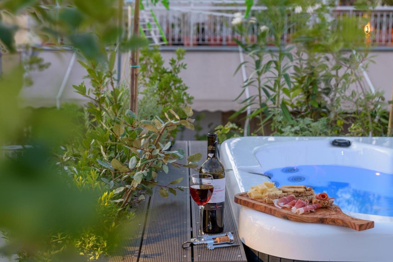 Your 4 Bdrm Dream House Acropolis View & Jacuzzi アテネ エクステリア 写真